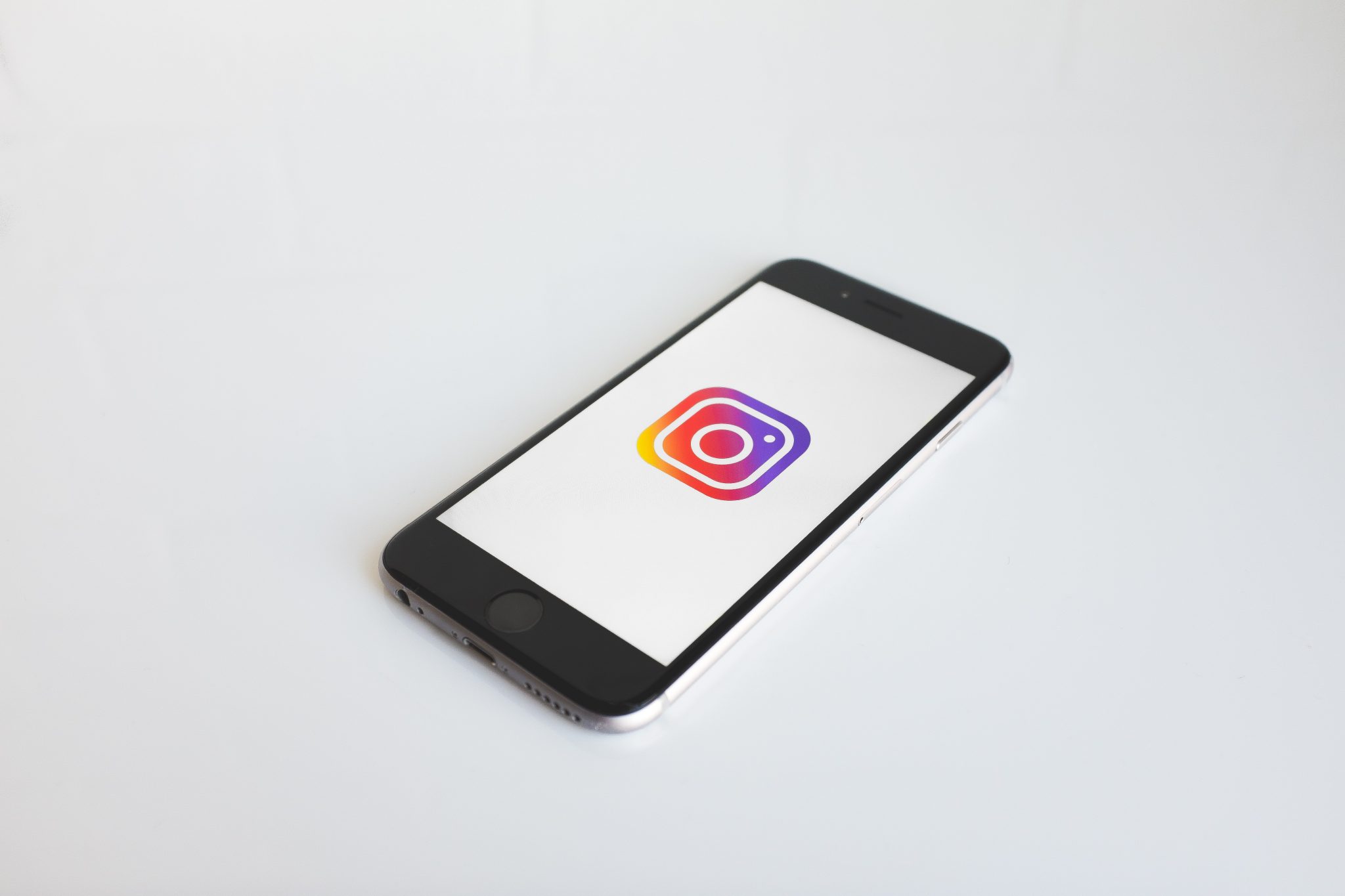 كيفية استعادة المشاركات أو القصص المحذوفة على Instagram