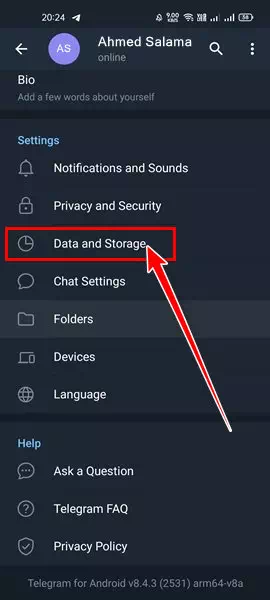 Telegram انقر على خيار البيانات والتخزين