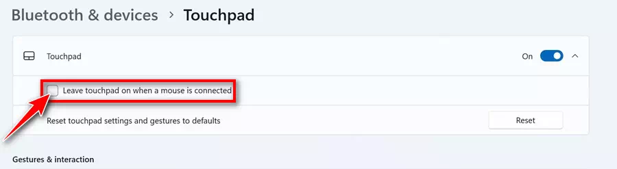 قم بإلغاء تحديد خيار ترك لوحة اللمس قيد التشغيل عند توصيل الماوس